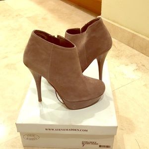 Steve Madden half booties size 7 Blush Sued